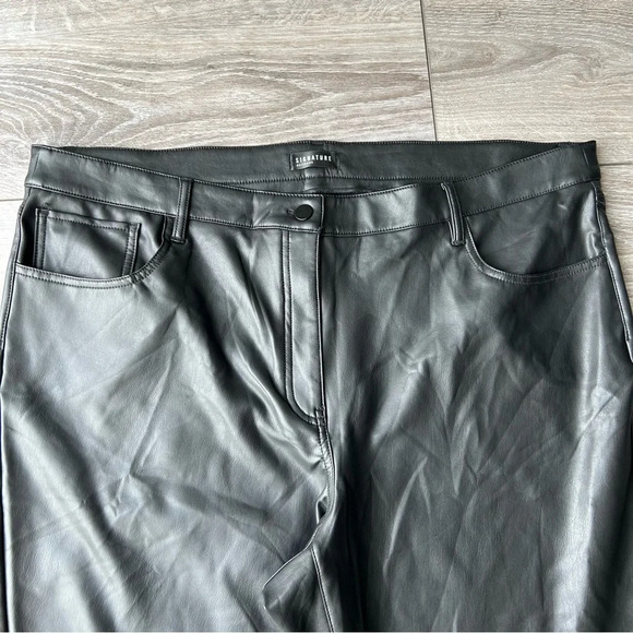 NWT Reitmans Straight Leg High Rise Faux Leather Pants in Black - Picture 4 of 14
